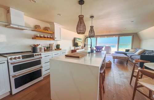Huntington Beach Condo | Oceanfront Penthouse On Sand - Epic Views/Sunsets!