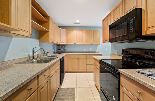 Melbourne Beach Resort | Oceanfront Penthouse Apartment-Twinzer