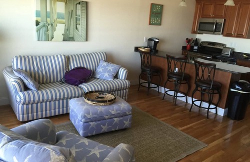Hampton Condo | Oceanfront Penthouse Condo with Beautiful Beach View