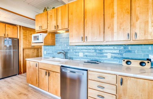 Rockaway Beach House | Oceanfront Pet Friendly Home, Easy Beach Access, EV Charger, Deck, Amazing Views
