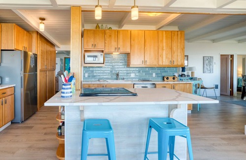 Rockaway Beach House | Oceanfront Pet Friendly Home, Easy Beach Access, EV Charger, Deck, Amazing Views