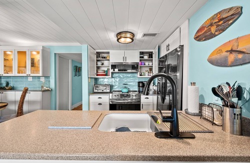 Fernandina Beach Condo | 🌊Oceanfront🏊Pool 🛏️King Bed 😎Bliss🛋️Terrace 🛗Elevator🏖️Beach🎦 ROKU🐬Sand