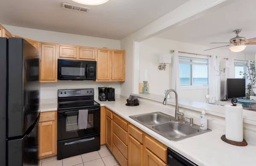 Kure Beach Condo | Oceanfront + Pool 1st Fl/End-Unit in Kure Beach nShamrock Sands