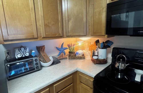 Kure Beach Condo | Oceanfront + Pool 1st Fl/End-Unit in Kure Beach nShamrock Sands