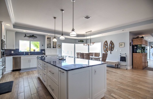 Marathon House | OCEANFRONT POOL HOUSE WITH 5 BEDROOM 3 BATH, SLEEPS 12 GUESTS.