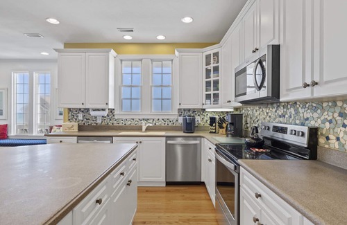 Emerald Isle House | Oceanfront, private pool,hot tub,elevator located in the Dolphin Ridge community