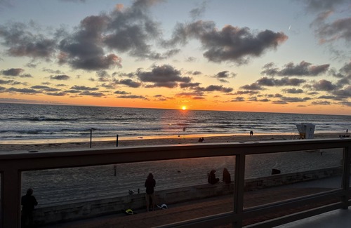 Mission Beach House | OCEANFRONT Property, beautiful views overlooking the beach. HUGE PRIVATE DECK!