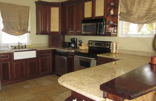 George Town Villa | Oceanfront property with boat included at 399/night on last minute deals!