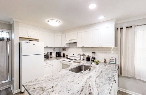 Crescent Beach Condo | Oceanfront retreat with a scenic balcony, W/D, and AC - beach and pool access
