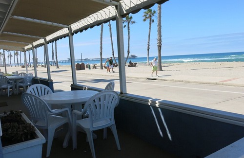 Townsite Resort | OCEANFRONT RESO1-bedroom at the Blue Whale, Family-friendly & Right on the Beach