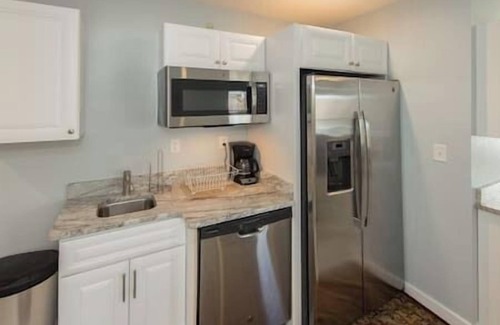 Northeast Virginia Beach Apartment | Oceanfront Resort 1 Block to Beach 300