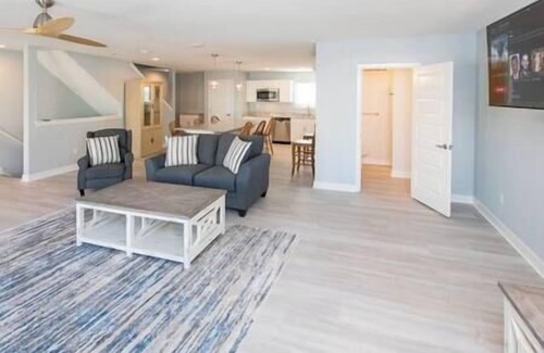 Northeast Virginia Beach Apartment | Oceanfront Resort 1B2 Beach 302