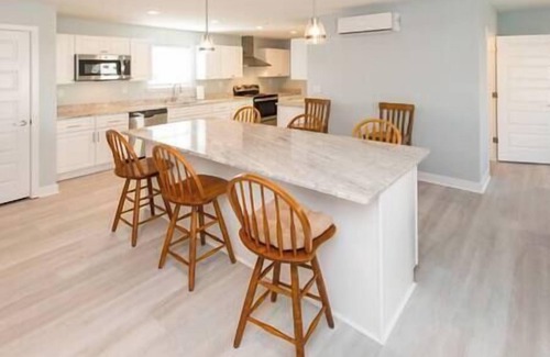 Northeast Virginia Beach Apartment | Oceanfront Resort 1B2 Beach 302