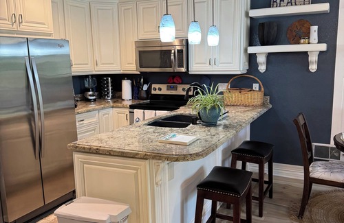 Townsite Condo | Oceanfront Resort-Garden View Balcony. Pool, Hot tub, Bikes, Beach equip, Games