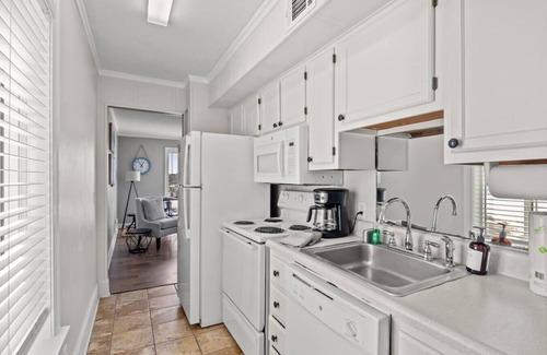 Central Myrtle Beach Condo | Oceanfront Resort - 2 Bedroom - Pools -Hot tubs - Kitchen