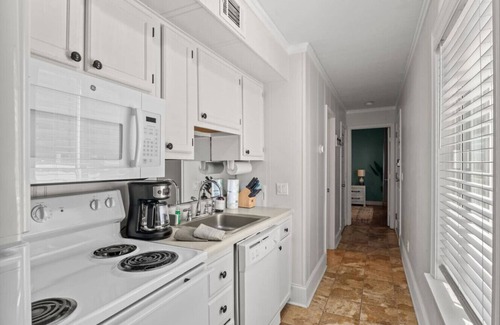 Central Myrtle Beach Condo | Oceanfront Resort - 2 Bedroom - Pools -Hot tubs - Kitchen