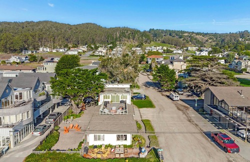 El Granada House | OcEaNfRoNt Retreat with Breathtaking Ocean Views