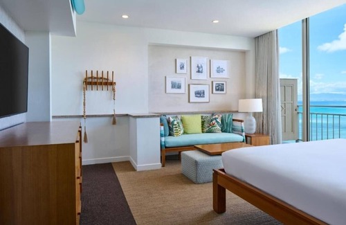 Diamond Head - Kapahulu - St. Louis House | Oceanfront Room w/Private Lanai | Steps to the Beach & Close to Diamond Head