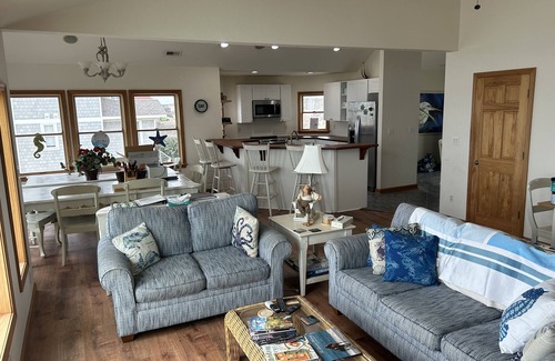 Carova Beach House | OceanFront Row,Private Pool,New Hottub,Sleeps 16,PetFriendly,Beachfront&Updates!