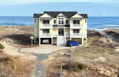 Carova Beach House | OceanFront Row,Private Pool,New Hottub,Sleeps 16,PetFriendly,Beachfront&Updates!