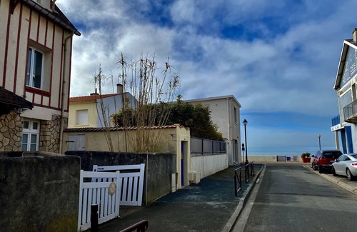 Chatelaillon-Plage Apartment | Oceanfront studio
