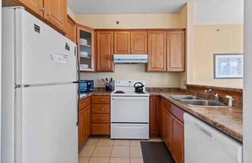 Old Orchard Beach Condo | Oceanfront Seawatch Condo Unit 607