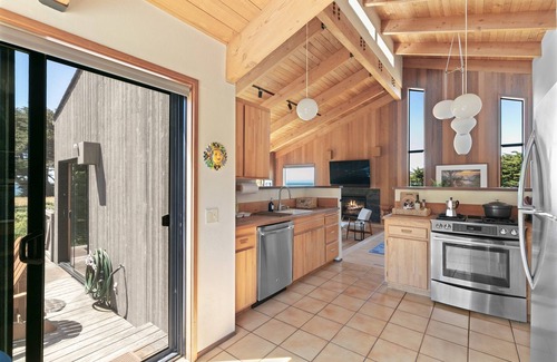 Sea Ranch House | Oceanfront Sea Ranch Abalone Bay 3 bed/2 bath dog-friendly, game room