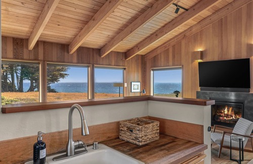 Sea Ranch House | Oceanfront Sea Ranch Abalone Bay 3 bed/2 bath dog-friendly, game room