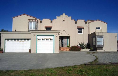 Gold Beach Villa | *Oceanfront Spanish Style Villa *Hot tub *Sea Views *Unique Design *Relaxing