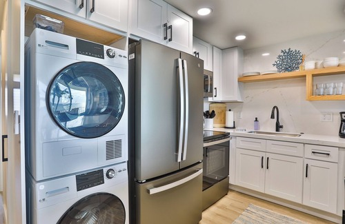 Kihei Condo | Oceanfront, Split AC unit, remodeled November 2024, king bed washer dryer unit