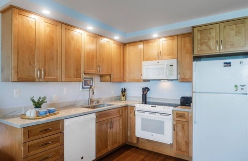 Honokowai Apartment | Oceanfront studio in well-maintained resort
