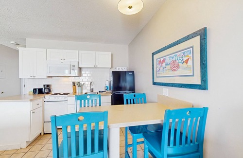 North Truro Apartment | Oceanfront studio with lovely views, AC & great location - dogs welcome