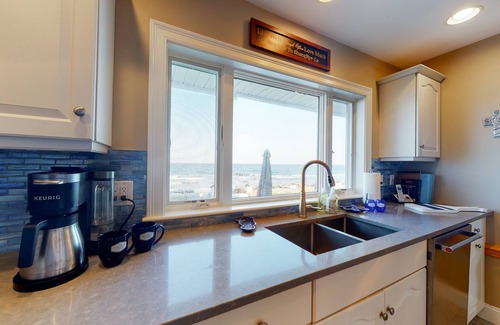 Rye House | Oceanfront Stunner w/Kayaks, Beach Gear, Fireplace, Amazing Water Views & Pond