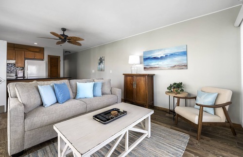 Kailua-Kona Condo | OCEANFRONT, Stunning Corner Unit in Boutique Complex, Spacious, Pool, A/C!