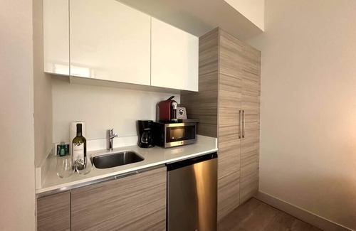 Hollywood Lakes Apartment | Oceanfront Stylish Studio with Rooftop Pool