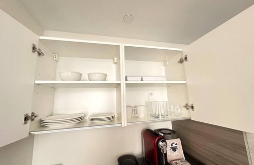 Hollywood Lakes Apartment | Oceanfront Stylish Studio with Rooftop Pool