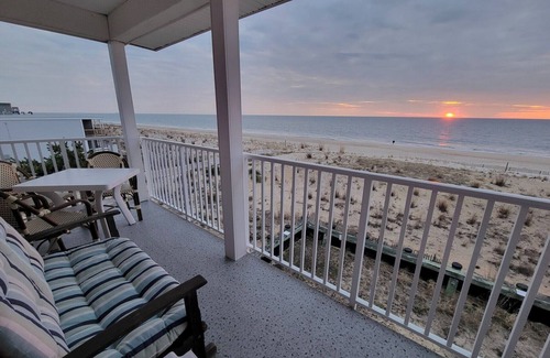 Dewey Beach Condo | OCEANFRONT! Sweet 2 BR, 1.5 BA Condo McKinley Ave-204 Sunspot, Dewey Bch, DE