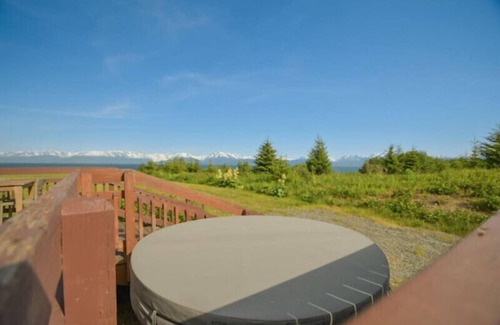 Homer House | Oceanfront Timber Home on the Bluffs of Kachemak Bay with Hot Tub ♨️✨🌊🦅🌲🫎⛴️