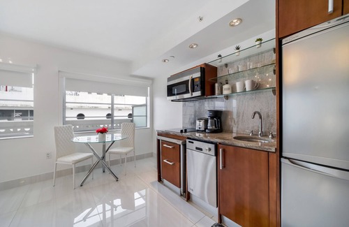 South Beach Apartment | Oceanfront Top Floor w/Balcony View - Modern 2 Queen Beds Suite - Ocean Drive