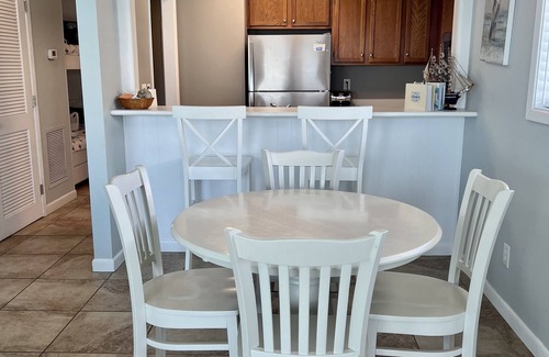 Kure Beach Condo | Oceanfront Top Floor Condo With Pool- Riggings E3