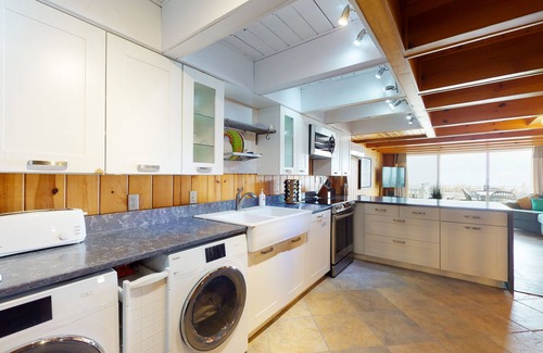 Midtown Ocean City House | Oceanfront Townhouse w/Outdoor Deck, Washer/Dryer, Great Beach Location
