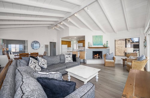 Balboa Peninsula House | OCEANFRONT TRIPLEX WITH OCEAN VIEWS & PATIO