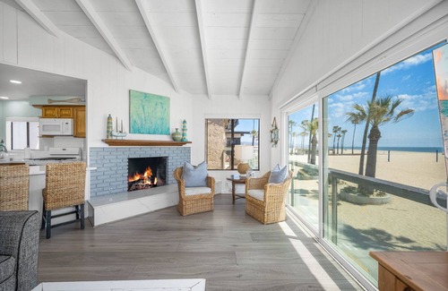 Balboa Peninsula House | OCEANFRONT TRIPLEX WITH OCEAN VIEWS & PATIO