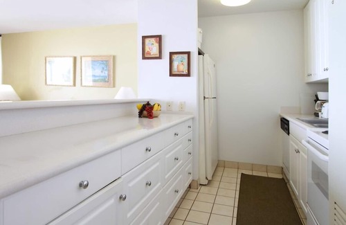 Kihei Condo | OceanFRONT, UPDATED, 4th Floor, 1BR Cali King, Non-Smoking, SHARP!