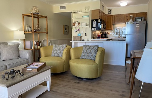 Sneads Ferry Condo | Oceanfront! Topsail Dunes Beachfront Condo with Pool and Balcony