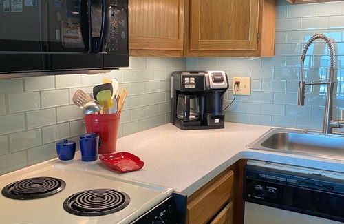 Sneads Ferry Condo | Oceanfront! Topsail Dunes Beachfront Condo with Pool and Balcony