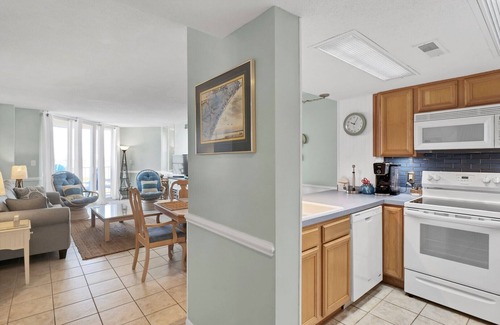 Sneads Ferry Condo | Oceanfront condo, community pool, beach access