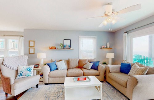 Sneads Ferry House | Oceanfront corner townhome with 4 balconies, pool & panoramic view