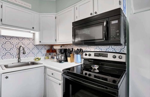 Sneads Ferry Condo | Oceanfront Condo with Pool in Topsail