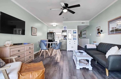 Sneads Ferry Condo | Oceanfront Condo with Pool in Topsail